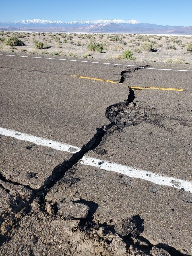 The Mina earthquakes creates a new crack in the road