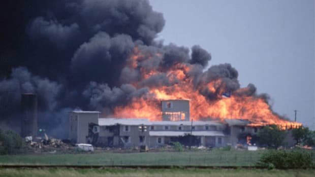 Waco under fire during an FBI seige