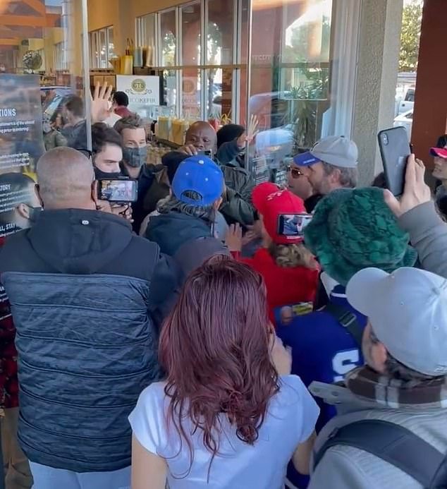 Maskless protesters at a Southern California grocery store